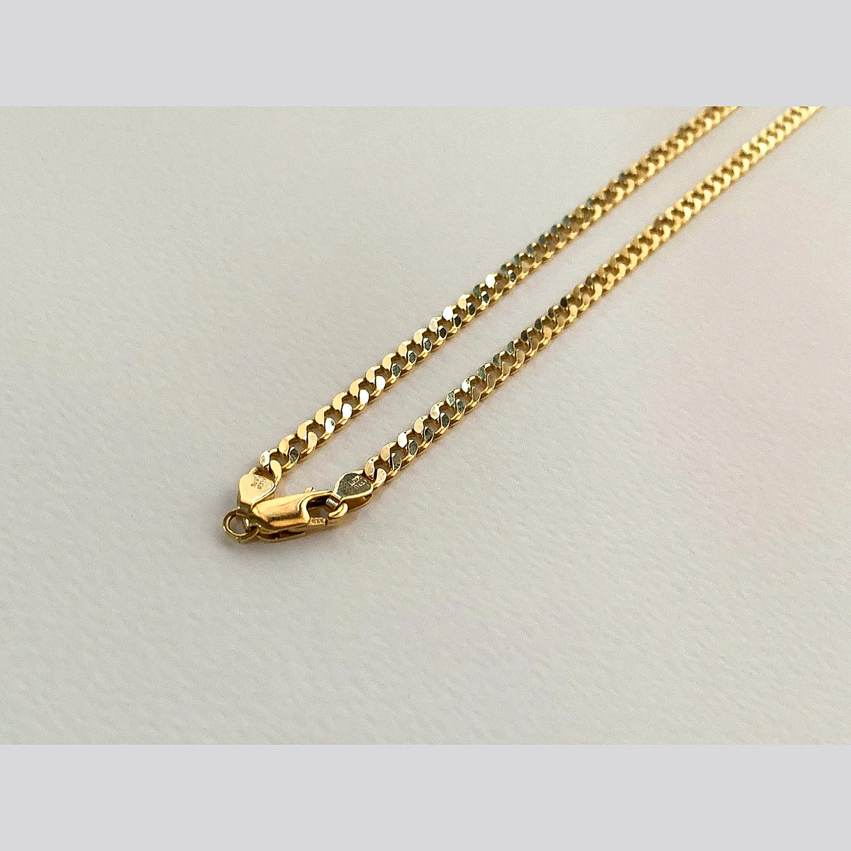 9K gold necklace 4mm. 24inches 14.5g. Curb chain GN375-4