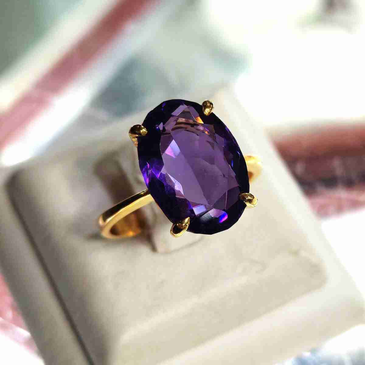 Amethyst Ring 18k Gold
